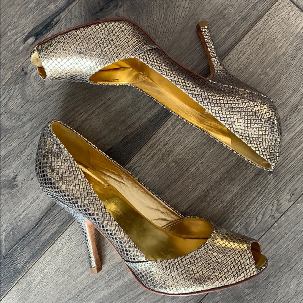 J Vincent Gold Leather Peep Toe Pump (8.5)